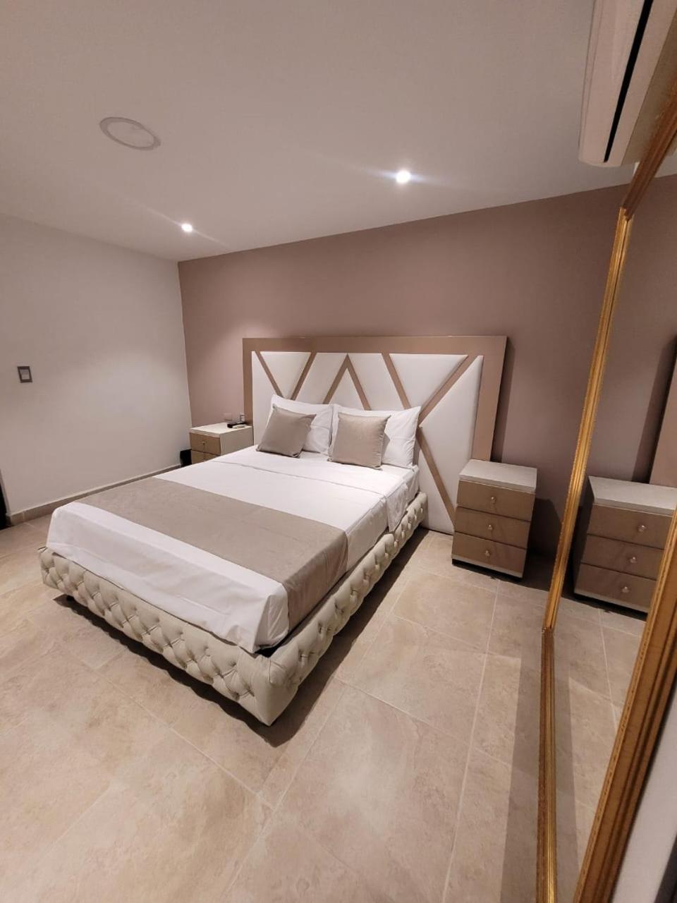 Hotel Med 33 Меделин Екстериор снимка