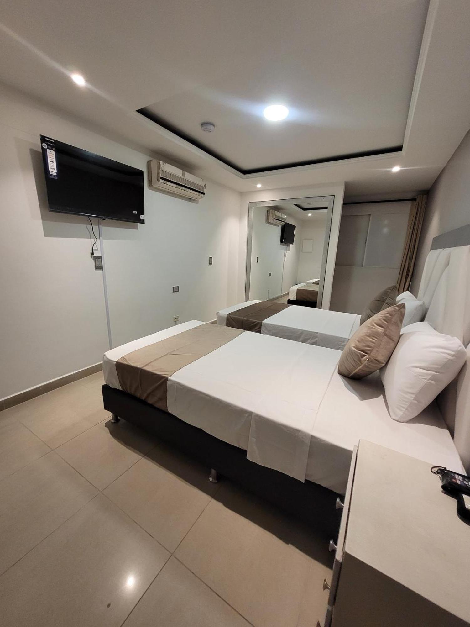 Hotel Med 33 Меделин Екстериор снимка