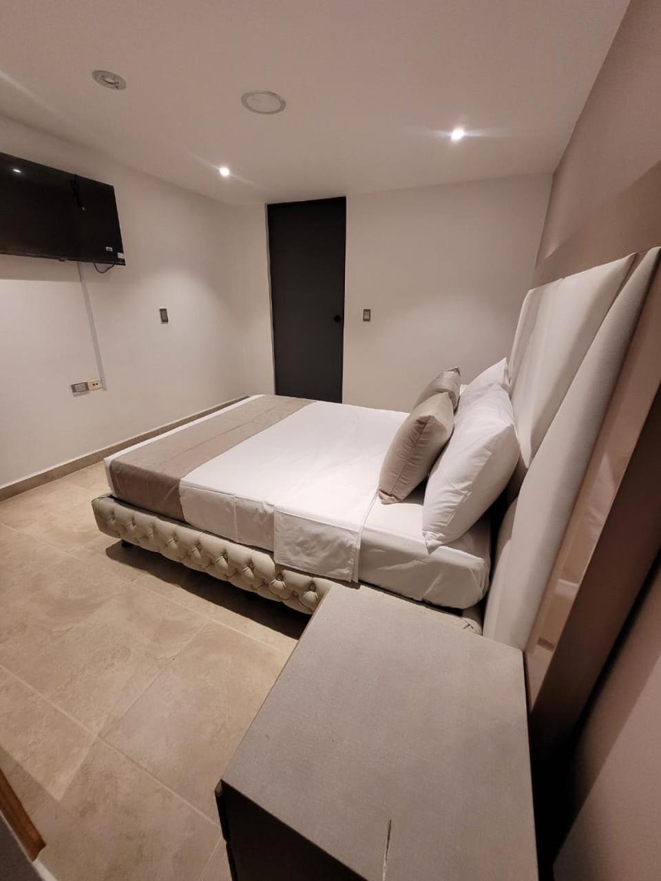Hotel Med 33 Меделин Екстериор снимка